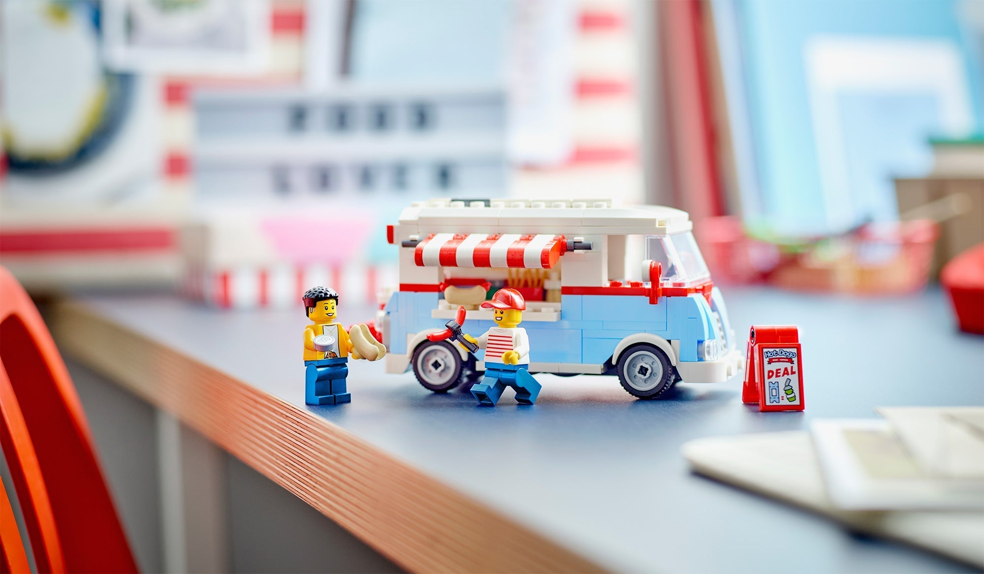 Носталгията пристигна: Ретро камион за храна LEGO