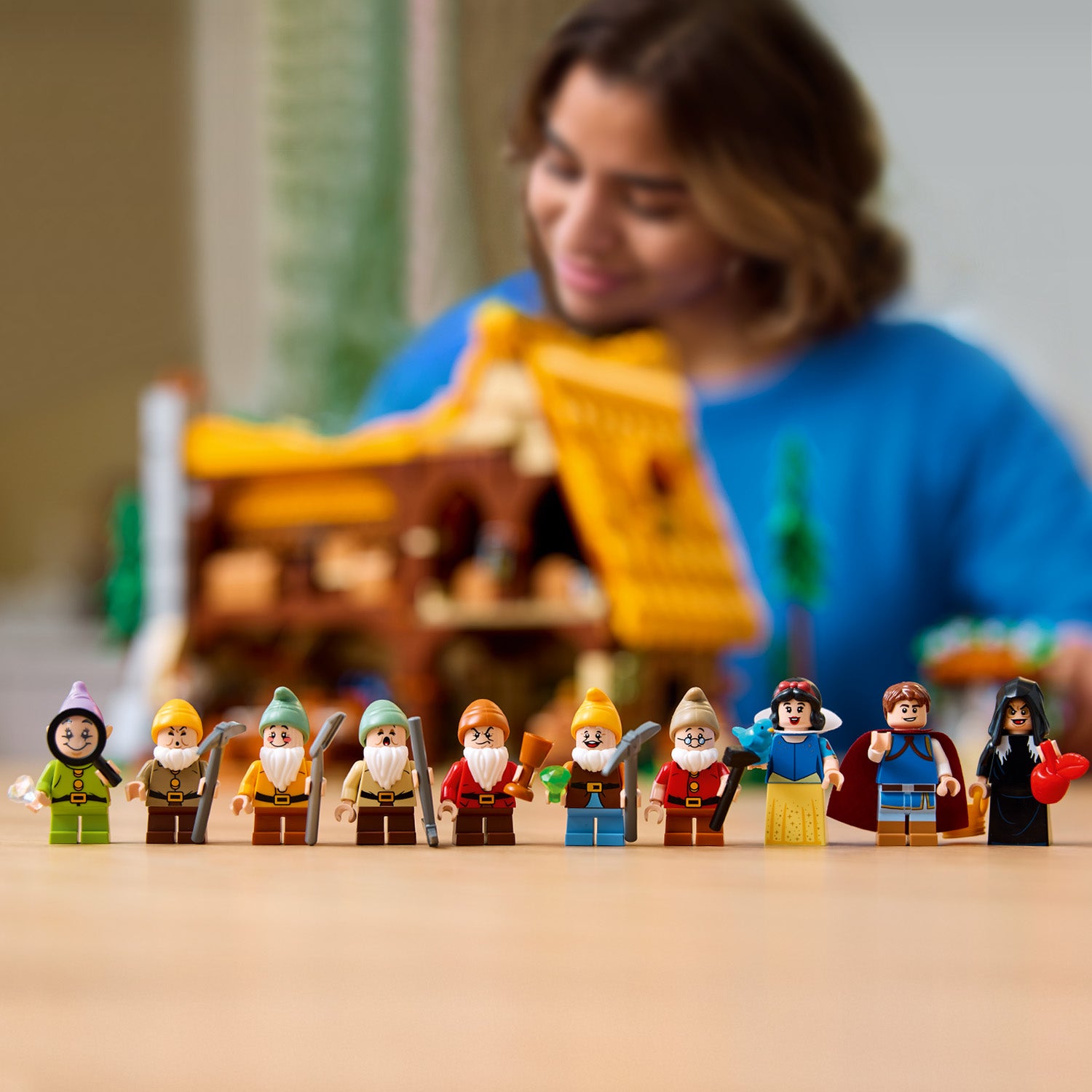 Открийте магията с комплекта LEGO® Disney Снежанка и Къщата на седемте джуджета