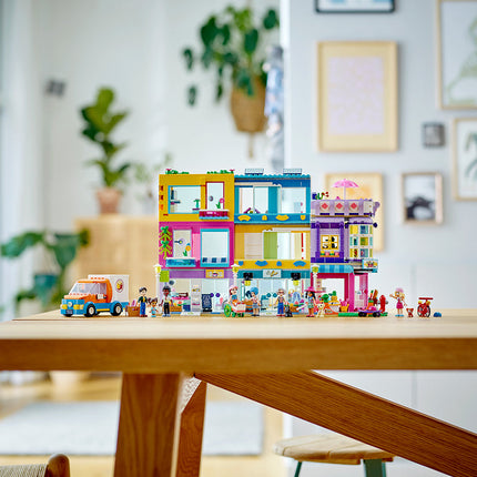 LEGO® Friends - Fő utcai épület (41704)