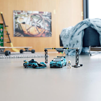 LEGO® Speed Champions - FormulaE Panasonic Jaguar Racing GEN2 & Jaguar (76898)