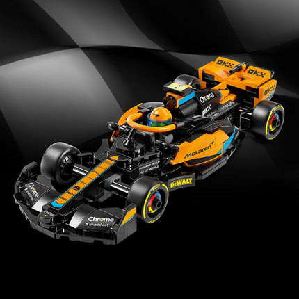 Състезателна кола 2023 McLaren Formula 1